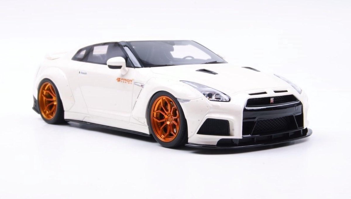 GT Spirit Nissan GT-R Prior Design (R35) Wit 1:18 Asia Special edition