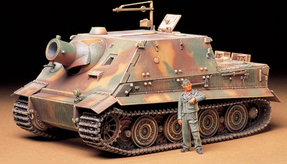1:35 Tamiya 35177 German Sturmtiger 38cm RW61 with 1 Figure Plastic kit