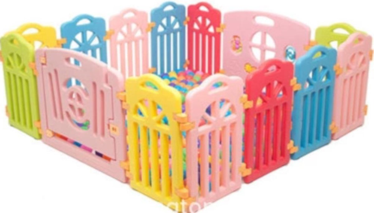 Speelbox -Kinderbox - Babybox- Boxen-Speelpen - Ballenbak - Grondbox - Kruipbox - voor Peuter en kind - Afscherming - met zuignappen - 150 x 150 cm - 12 hekjes - 1 poort met slot - 1 speelmuur