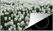 Luxe inductie beschermer Witte tulpen - 85x52 cm - gebied van witte tulpen in lente  - inductiebeschermer