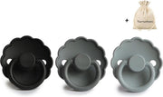 FRIGG | Fopspeen set 3 stuks | T1 | 0-6 maanden | Daisy | Silicone | Jet Black + Graphite | French Gray | Met YOURMUSTHAVES speenzakje