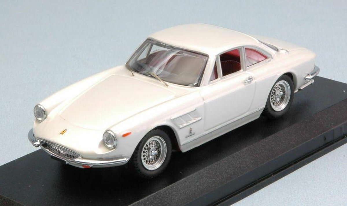 Ferrari 330 GTC 1966 Pearl White