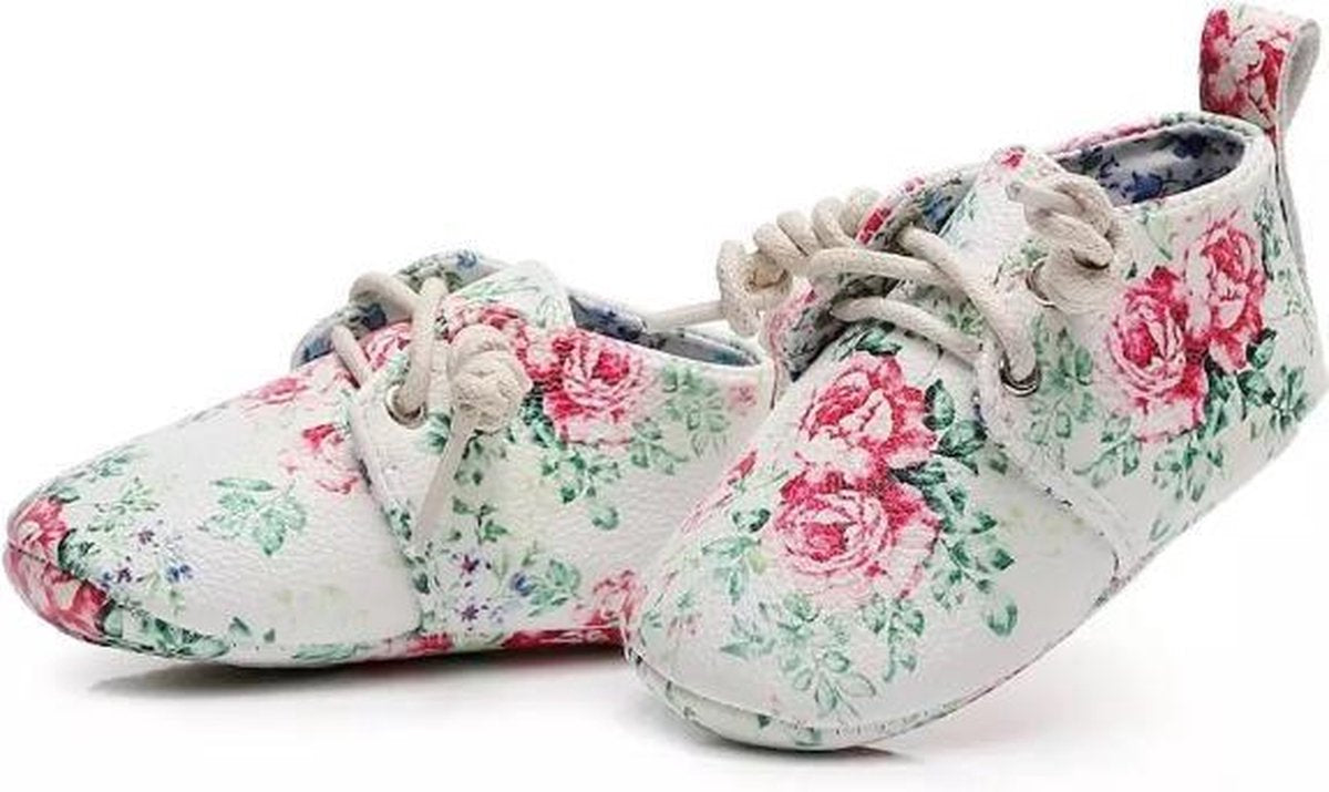 Babyschoentjes witte bloemenprint 0-6 maanden