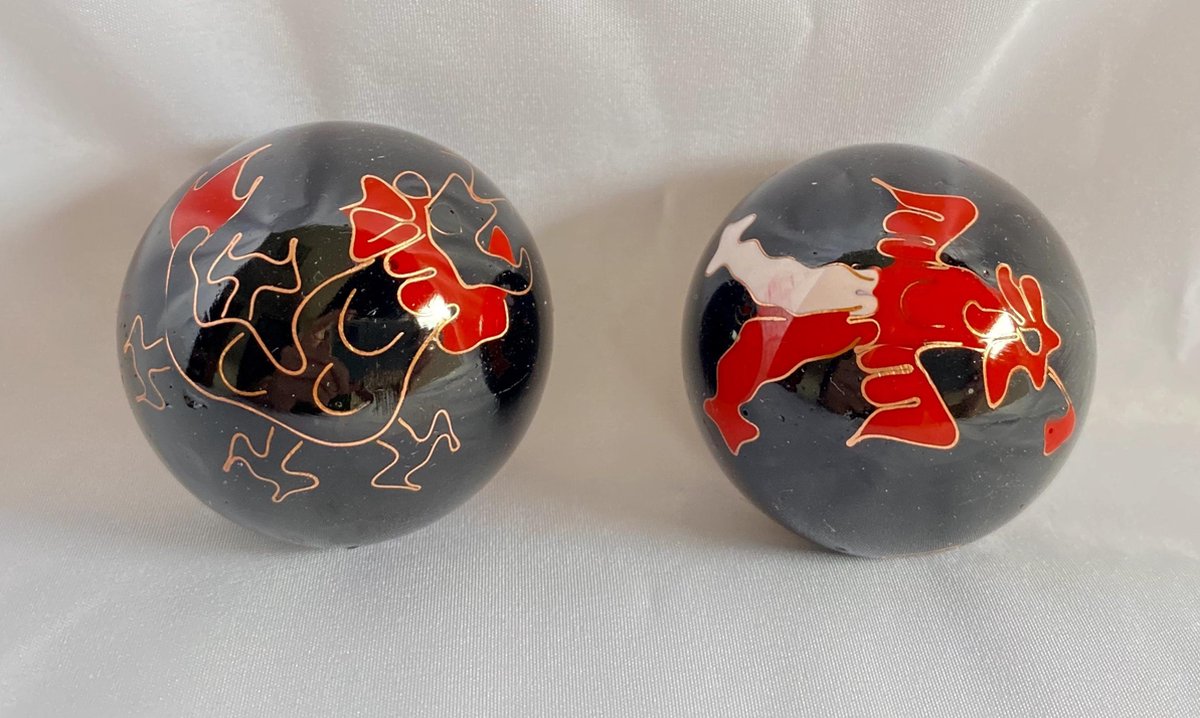 Meridiaankogels met zwart & rood Draak en Feniks motief 4cm van cloisonne (een techniek van emailleren）