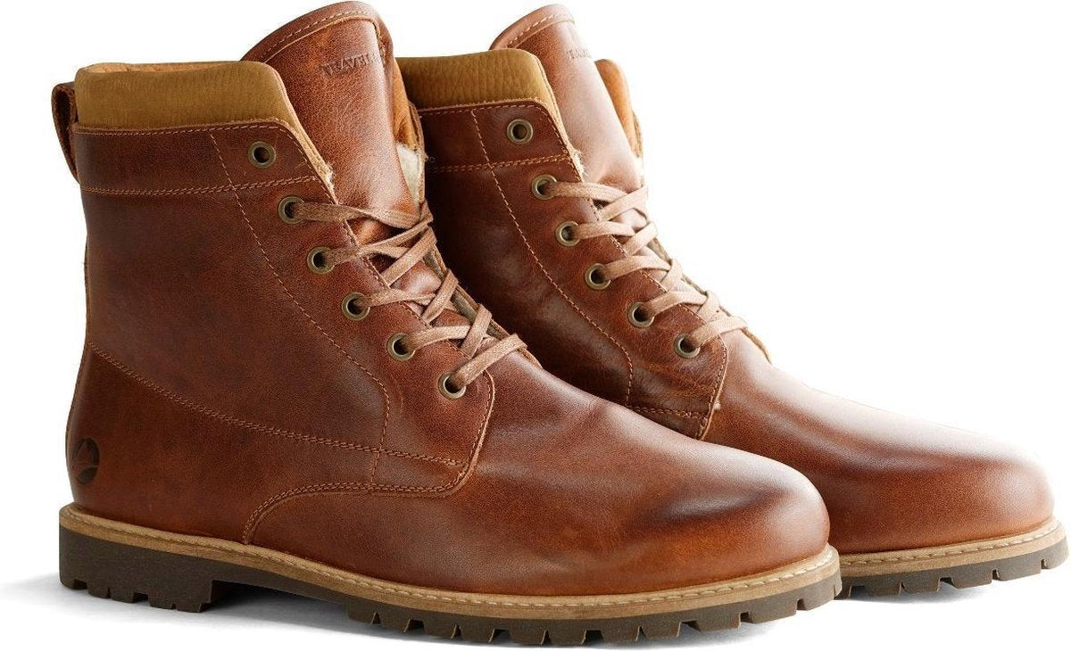 Travelin<br />  Esbjerg Heren Veterboots Vibram zool - Cognac Leer - Maat 40