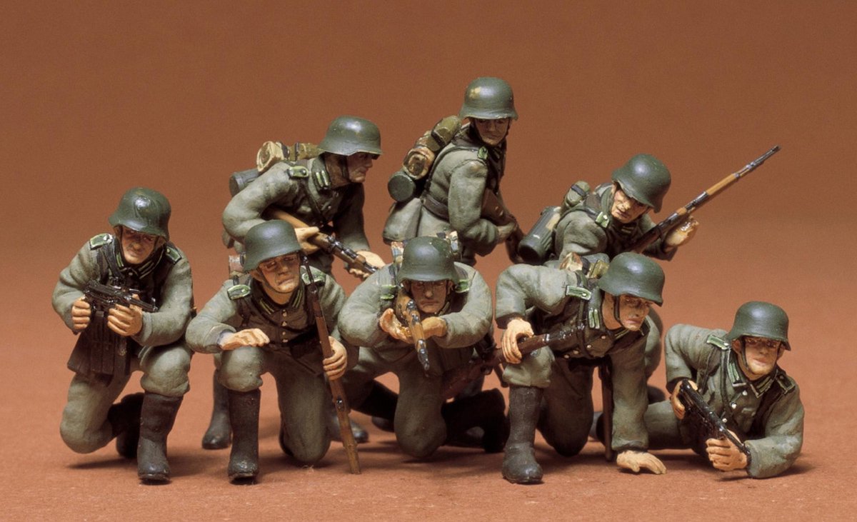 Tamiya German Panzer Grenadiers + Ammo by Mig lijm