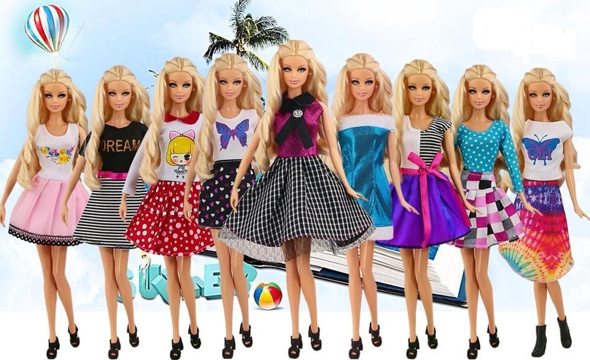 1x willekeurige modepoppen outfit  (kleertjes + schoenen)