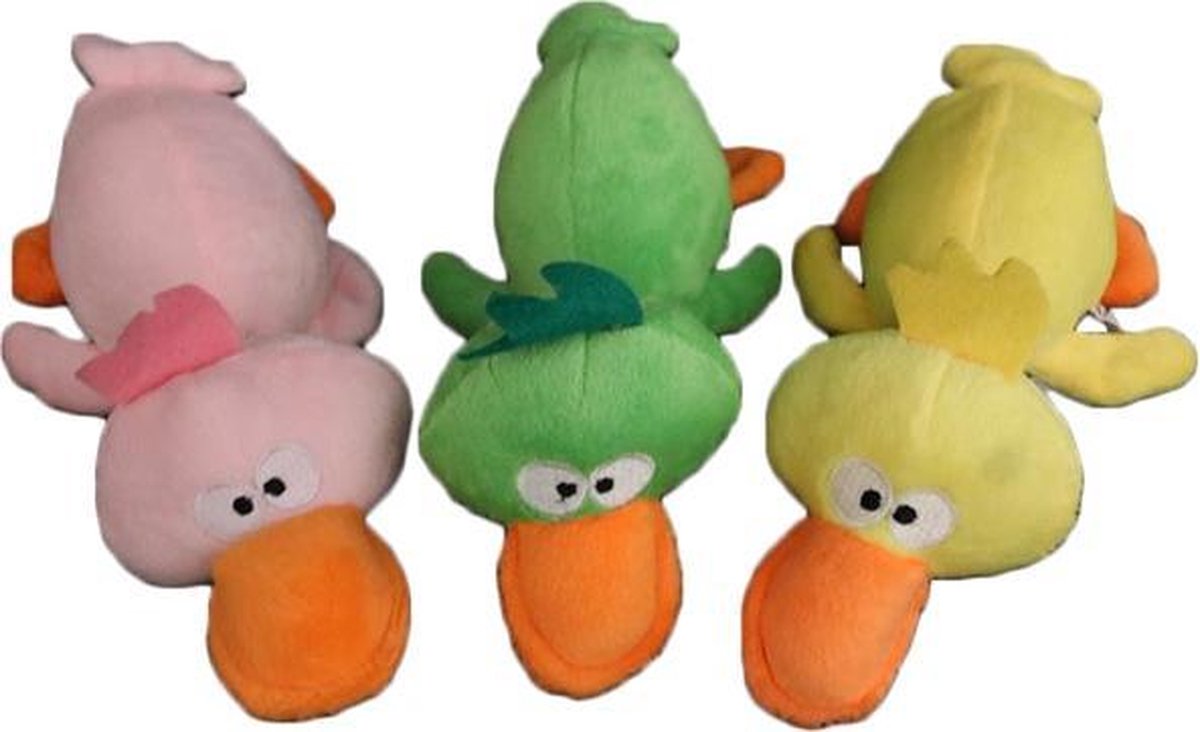 Een zacht knuffeltje in de vorm van een roze eendje met piepje
