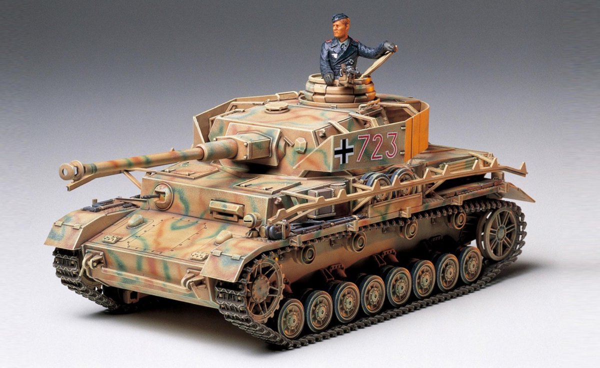 Tamiya  German Panzerkampfwagen IV Ausf. J + Ammo by Mig lijm