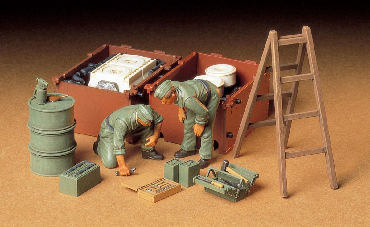 1:35 Tamiya 35180 Diorama-Set German Engine Maint.Cr. with 2 Figures Plastic kit