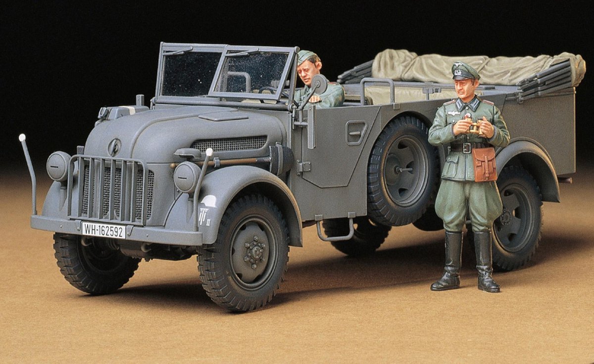 Tamiya German Steyr 1500A/01 + Ammo by Mig lijm