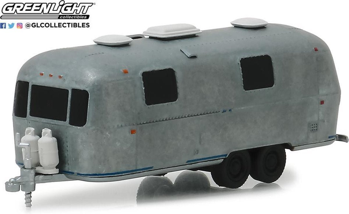 Airstream DOUBLE-AXLE LAND YACHT SAFARI 1972 1:64