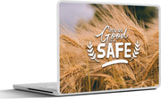 Laptop sticker - 10.1 inch - 'It's so good to be safe' met een achtergrond met een graanveld