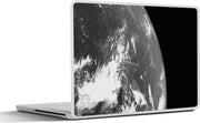 Laptop sticker - 10.1 inch - Aarde vanaf een satelliet in zwart wit