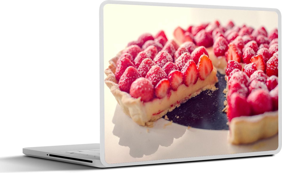 Laptop sticker - 10.1 inch - Aangesneden fruittaart met aardbeien