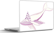 Laptop sticker - 10.1 inch - Illustratie van een roze bultrug met een feestmuts