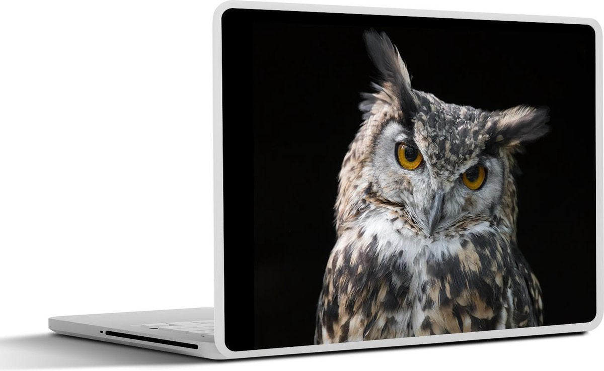 Laptop sticker - 10.1 inch -  een bruine uil met een zwarte achtergrond