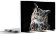 Laptop sticker - 10.1 inch -  een bruine uil met een zwarte achtergrond