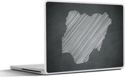 Laptop sticker - 10.1 inch - Illustratie van het silhouet van Nigeria op een schoolbord