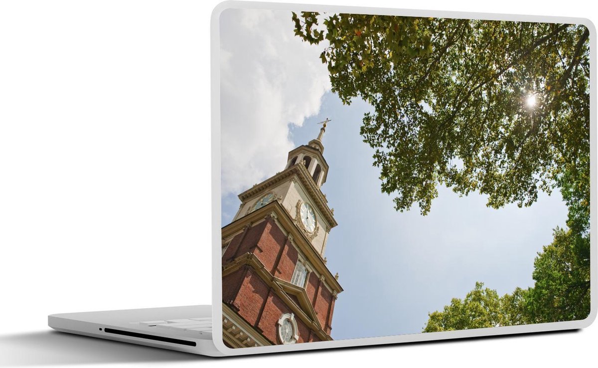 Laptop sticker - 10.1 inch - Independence Hall met zonnestralen door de groene bladeren in Amerika