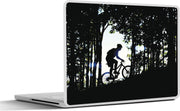 Laptop sticker - 10.1 inch - Illustratie van een silhouet van een man op een mountainbike