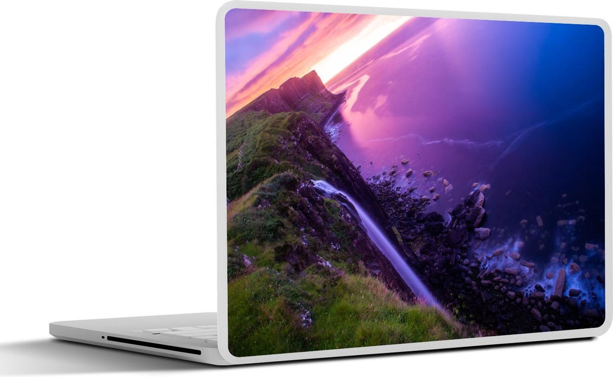 Laptop sticker - 10.1 inch - Afgrond op het eiland Skye met paarse lucht