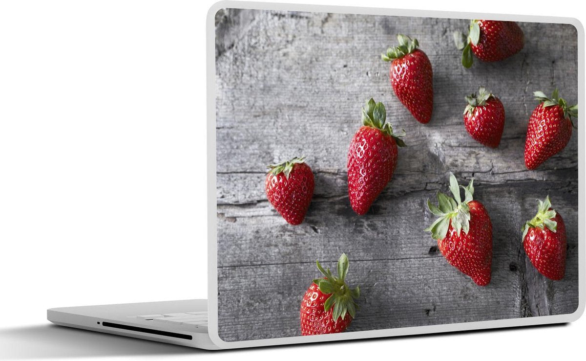Laptop sticker - 10.1 inch - Aardbeien op donkere houten tafel