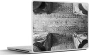Laptop sticker - 10.1 inch - In de Buitenhypostyle Zaal van de Tempel van Aboe Simbel in Egypte in zwart-wit