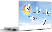 Laptop sticker - 10.1 inch - Illustratie van een groep vliegende Chinese kraanvogels