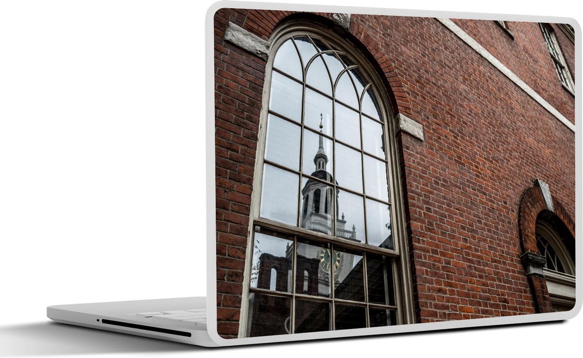 Laptop sticker - 10.1 inch - Independence Hall wordt weerspiegeld in het venster van een gebouw