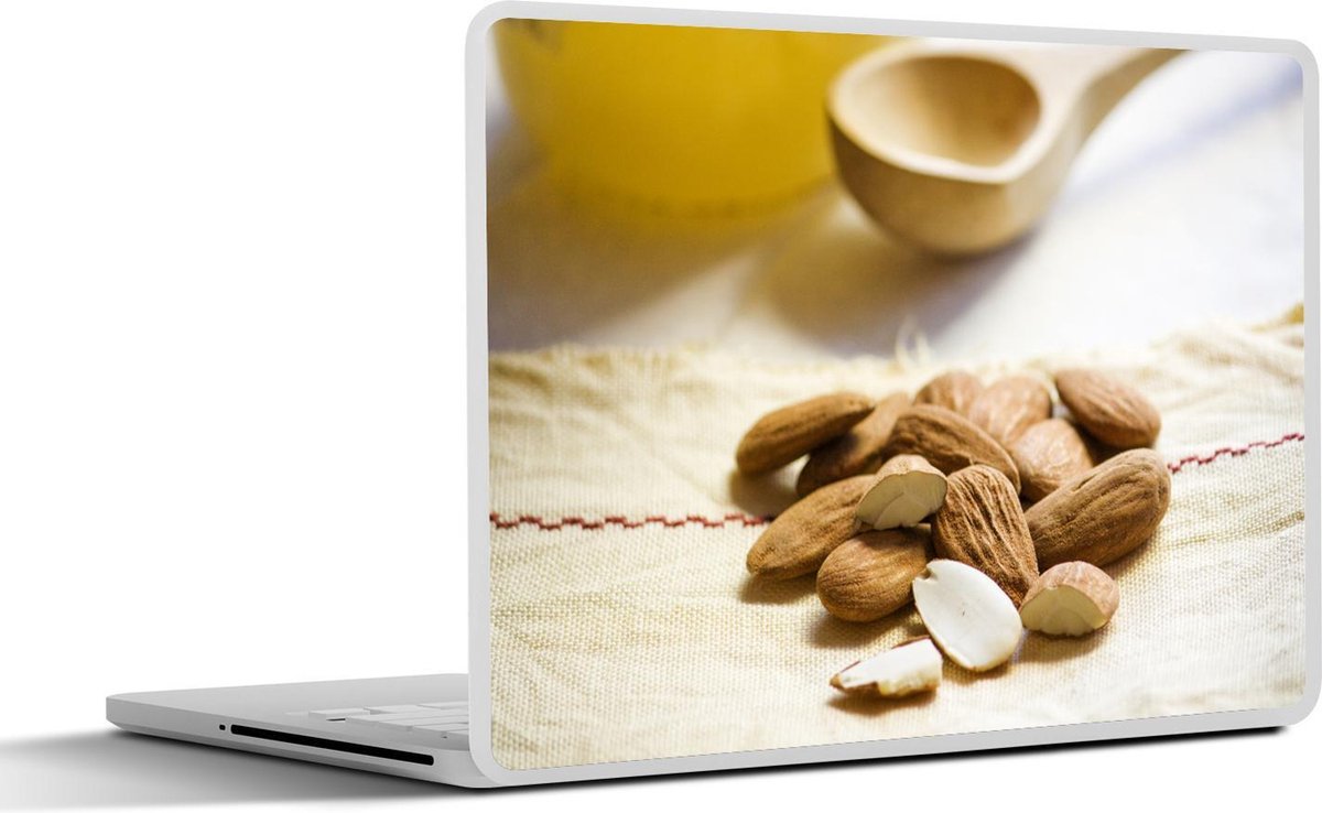 Laptop sticker - 10.1 inch - Amandelen met een houten lepel op een keukendoek