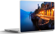 Laptop sticker - 10.1 inch - Italiaanse bouwwerken gevestigd bij het Comomeer in de avond