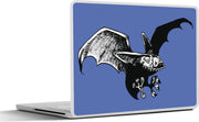 Laptop sticker - 10.1 inch - Illustratie van een vleermuis voor een blauwe achtergrond