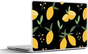 Laptop sticker - 10.1 inch - Abstracte citroenen op een zwarte achtergrond