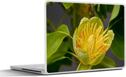 Laptop sticker - 10.1 inch -  een tulp in een tulpenboom