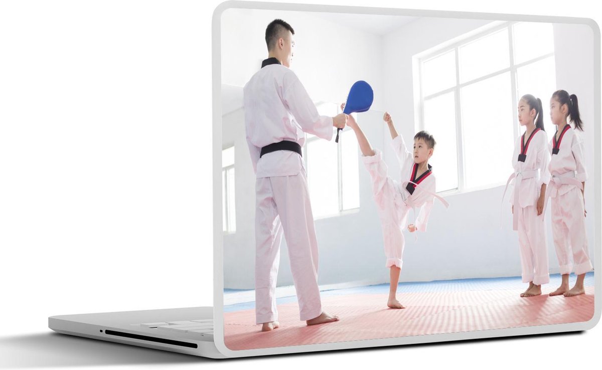 Laptop sticker - 10.1 inch - Instructeur die een taekwondo les geeft