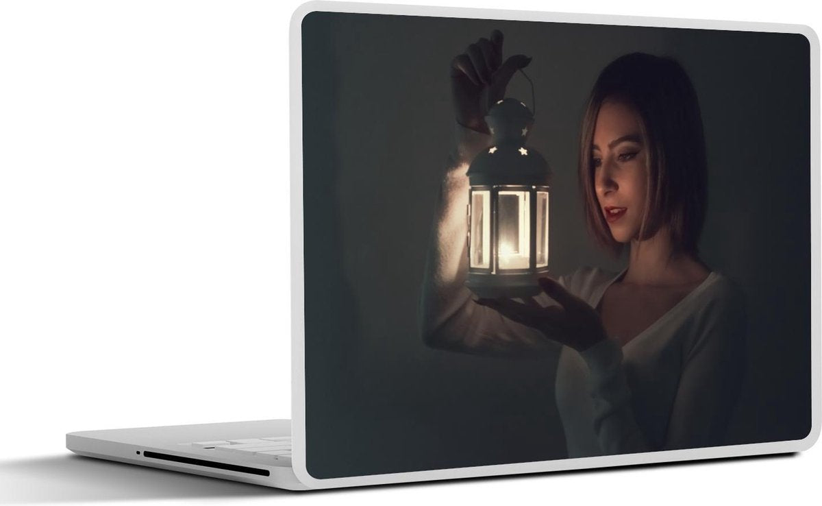 Laptop sticker - 10.1 inch -  een vrouw met een lantaarn