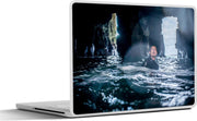 Laptop sticker - 10.1 inch -  een man in een zee grot
