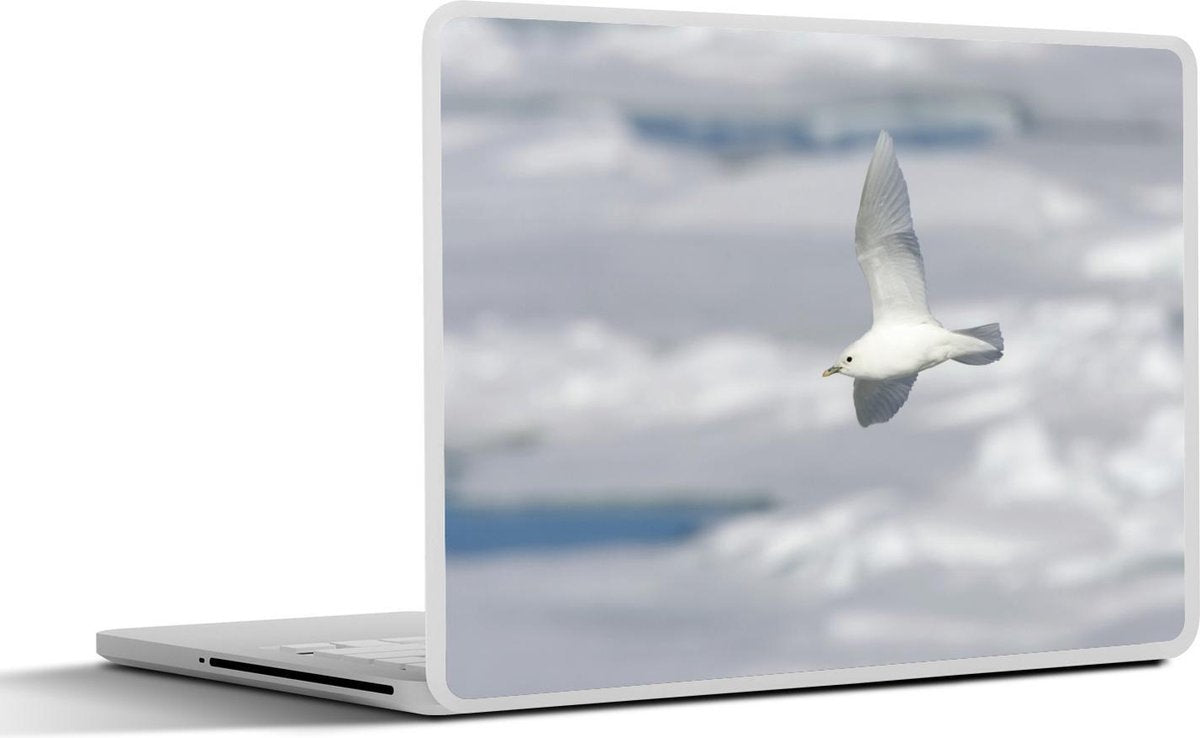 Laptop sticker - 10.1 inch - Ivoormeeuw vliegt boven een dicht wolkenveld