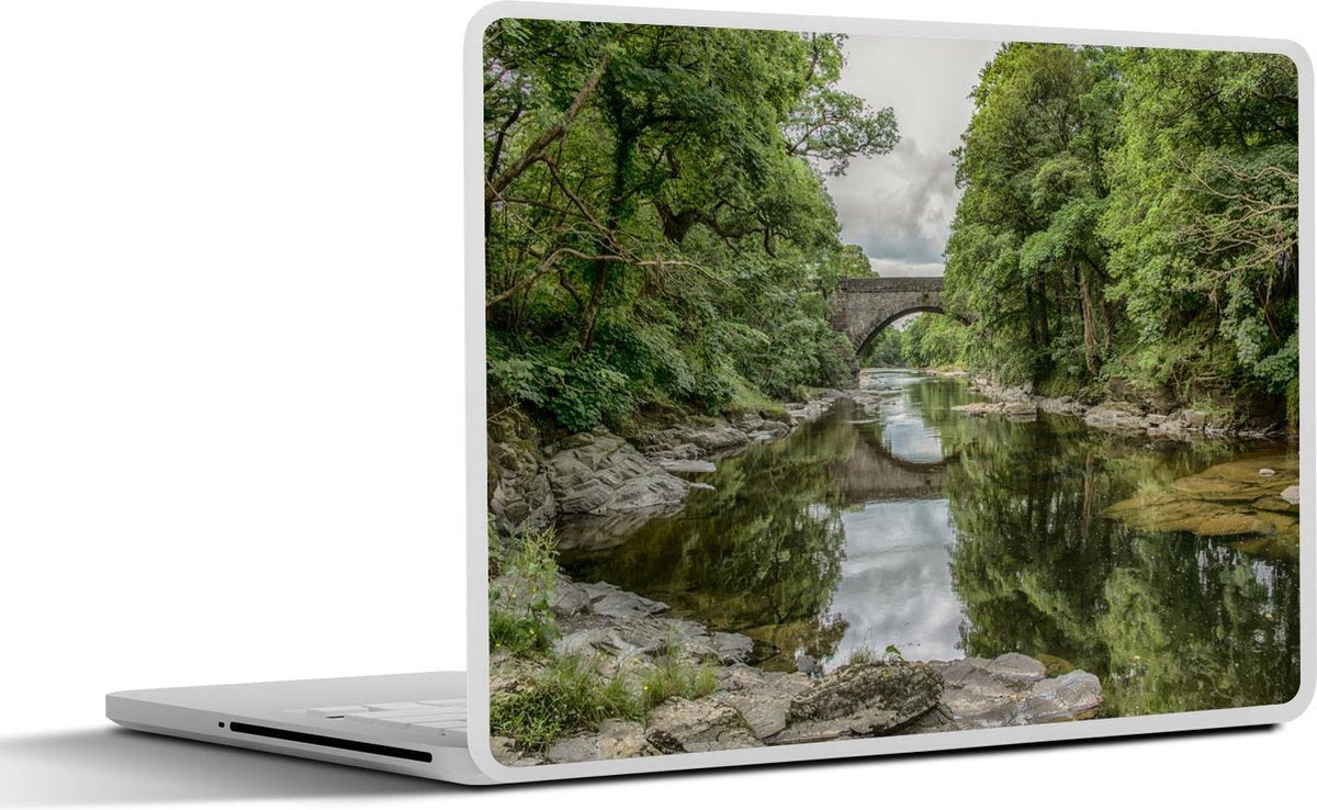 Laptop sticker - 10.1 inch - Afbeelding van een stenen boog bij een rivier