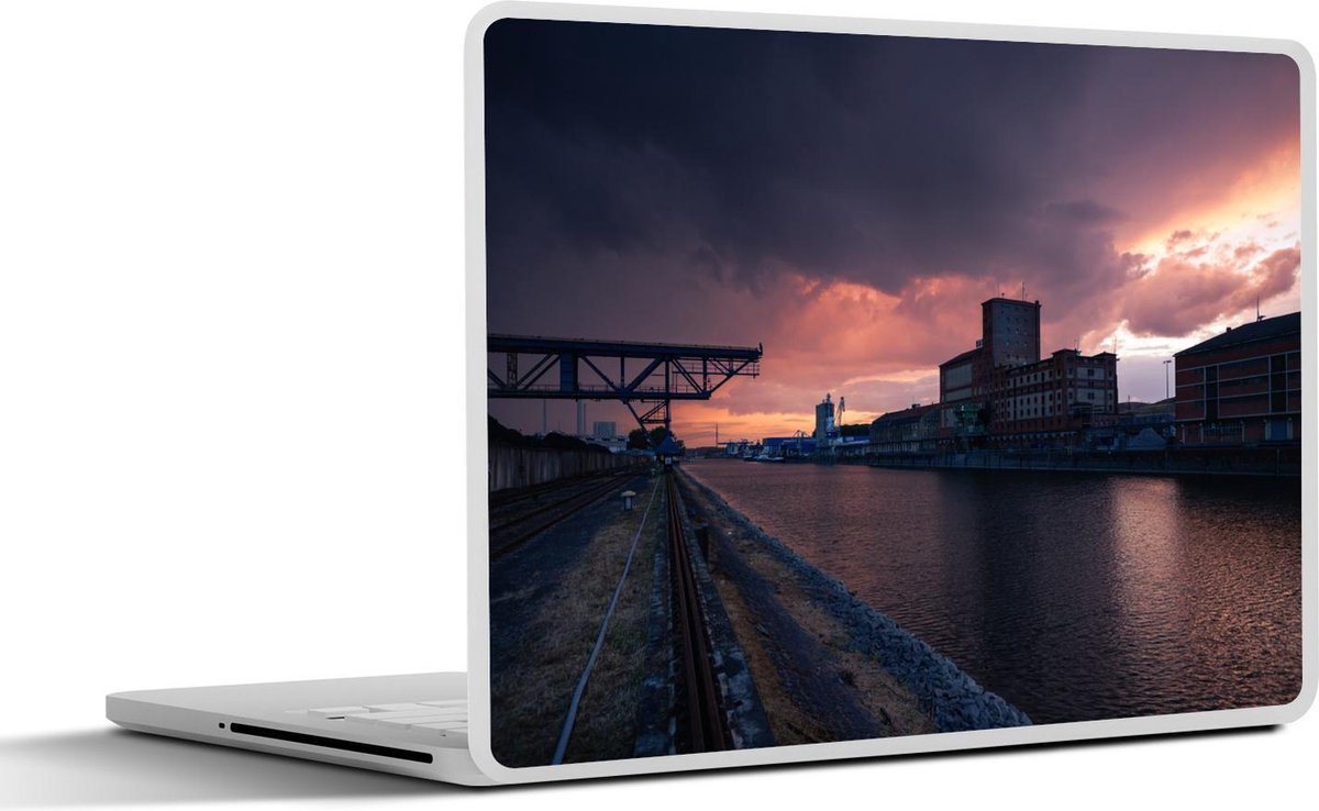 Laptop sticker - 10.1 inch - Aankomende regenwolken in de Duitse stad Karlsruhe