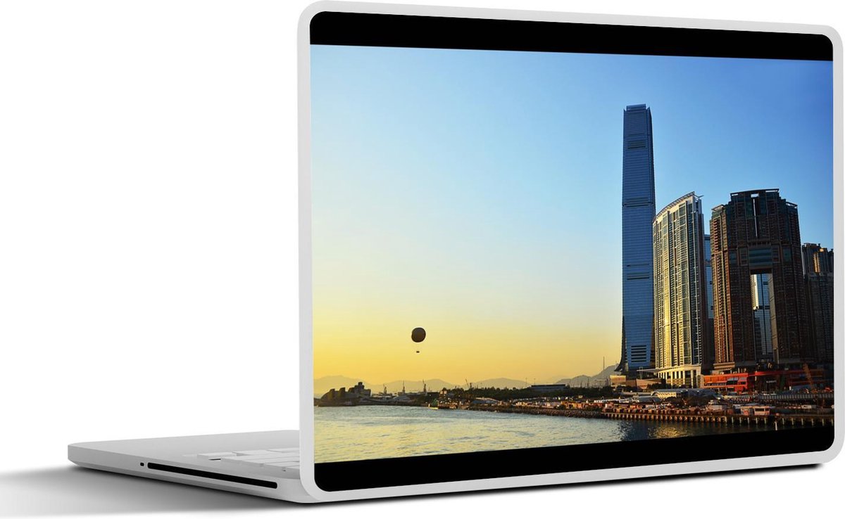 Laptop sticker - 10.1 inch - International Commerce Centre aan het water bij een zonsondergang