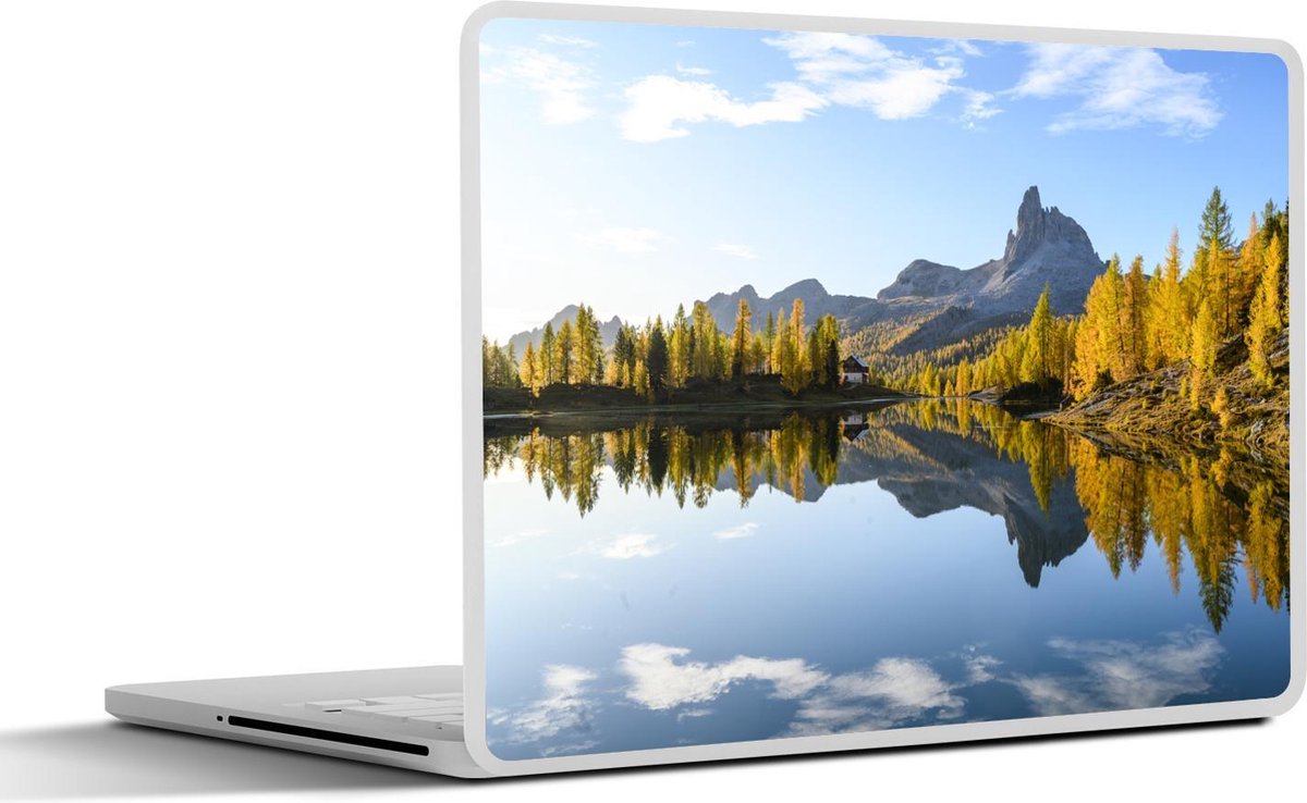 Laptop sticker - 10.1 inch - Italiaans landschap reflecteert in het water