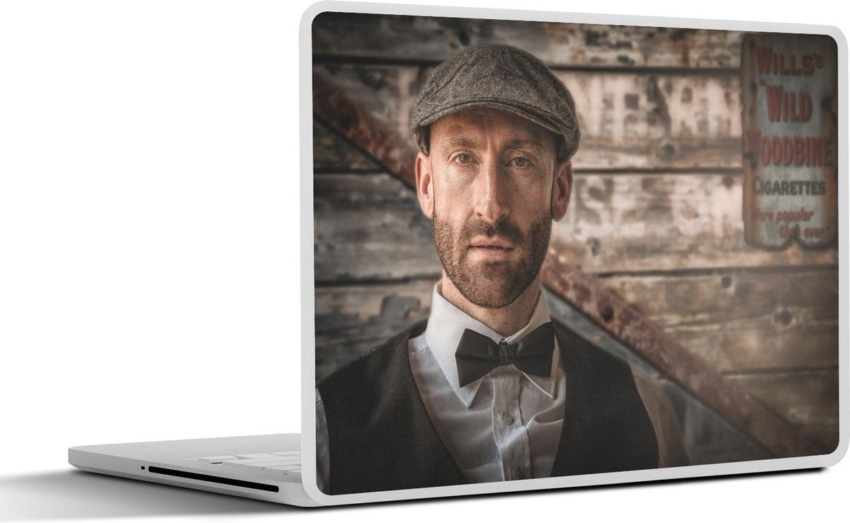 Laptop sticker - 10.1 inch -  man met baard en platte pet op en vlinderstrik voor