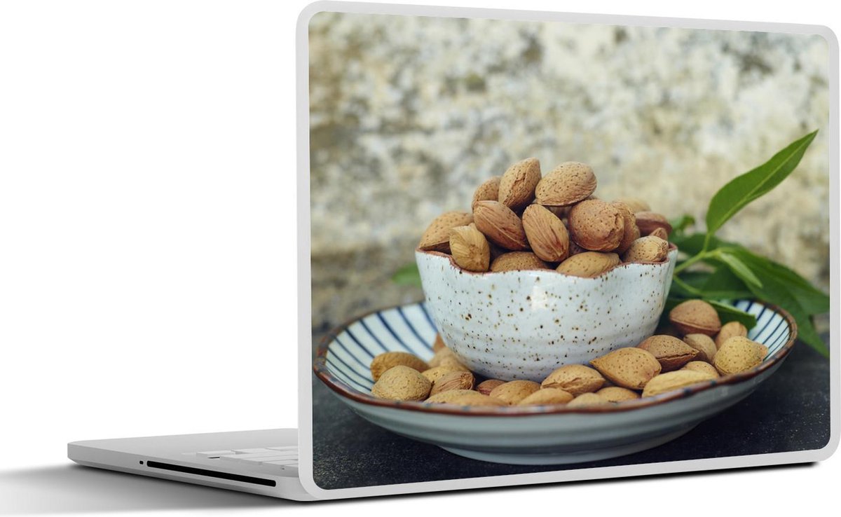 Laptop sticker - 10.1 inch - Amandelen in een decoratieve kom op een schaaltje