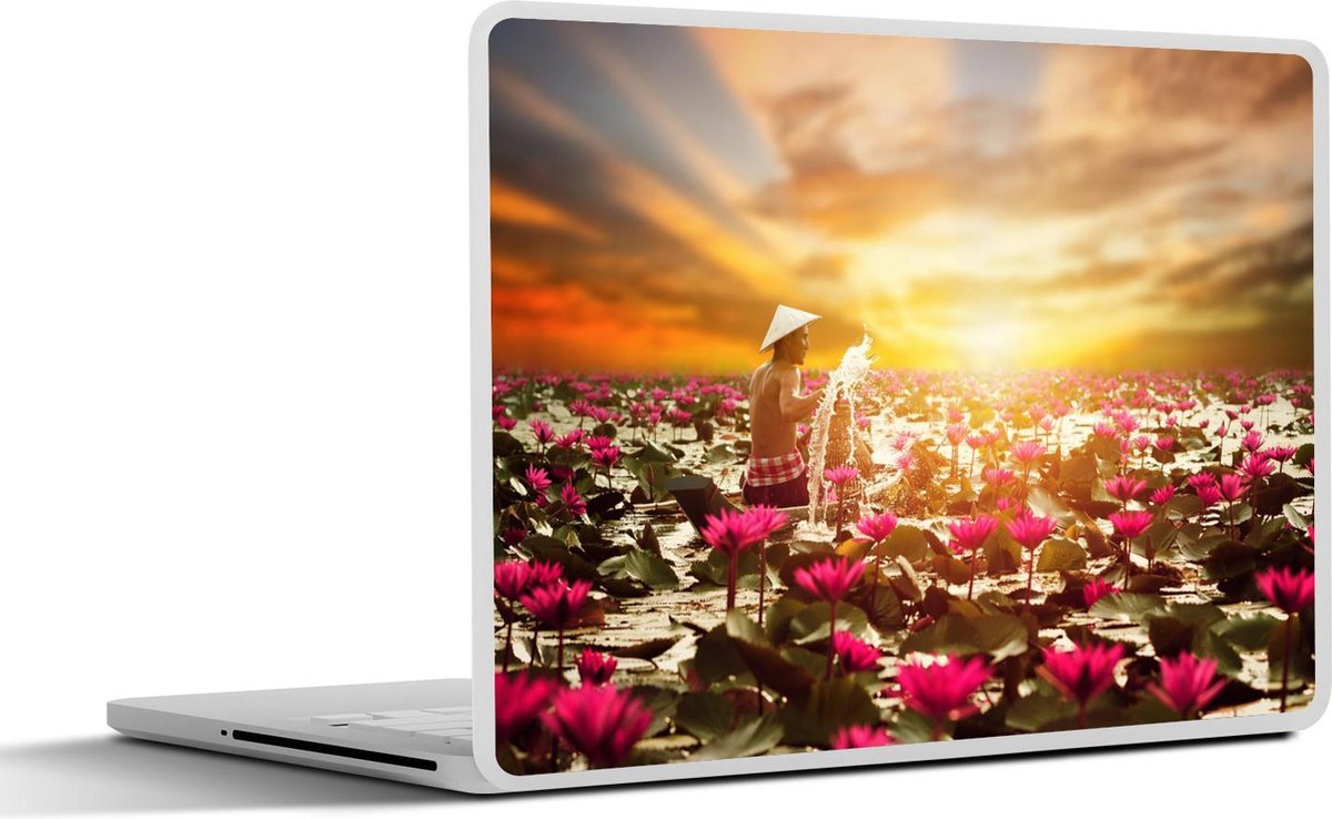 Laptop sticker - 10.1 inch - Inheemse visser uit Thailand in een lotusveld