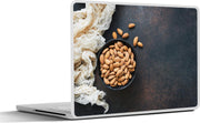 Laptop sticker - 10.1 inch - Amandelen bij elkaar in een zwarte kom