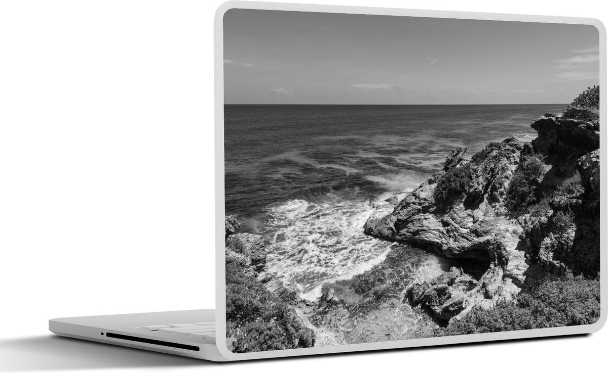 Laptop sticker - 10.1 inch - Aanspoelend zeewater bij Isla Mujeres - Zwart-Wit