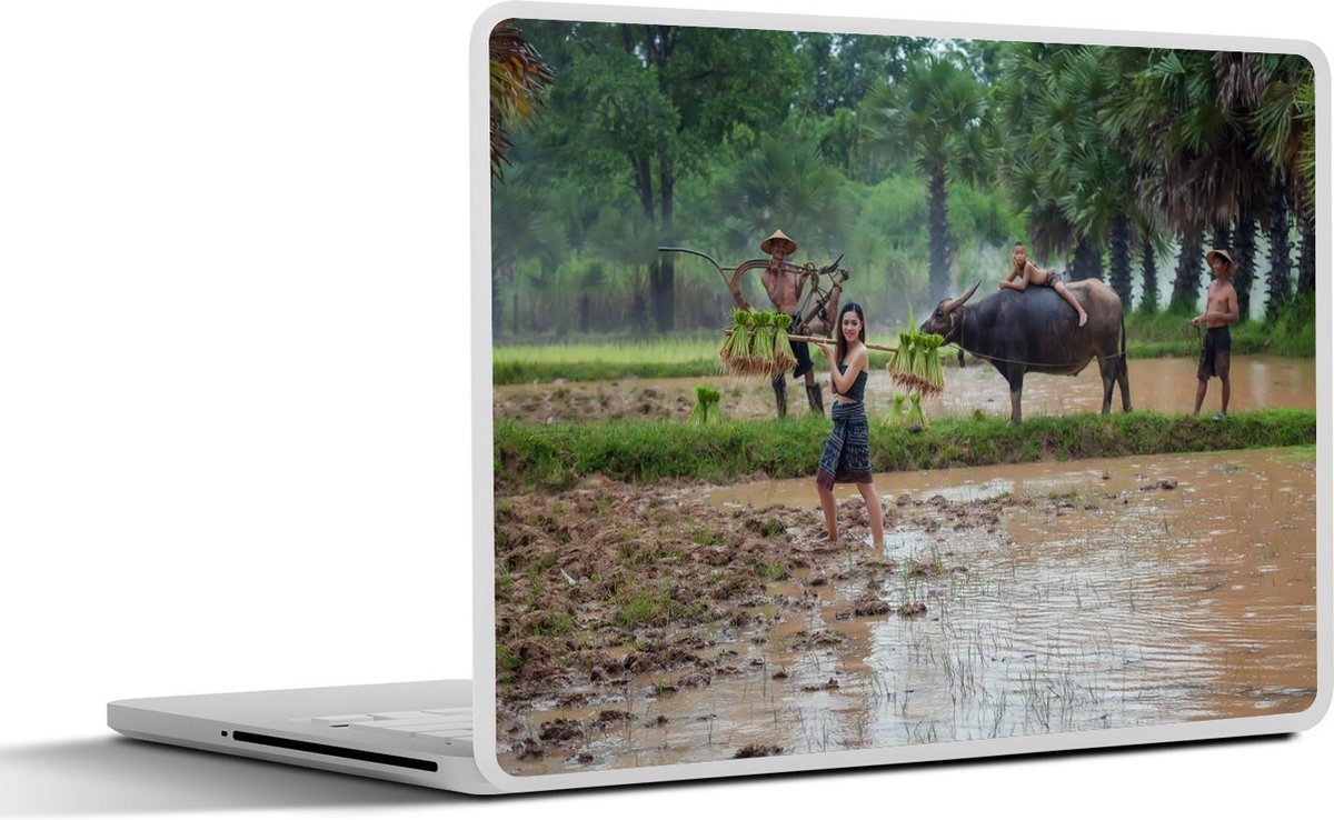 Laptop sticker - 10.1 inch - Inheemse boeren met een buffel in de rijstvelden
