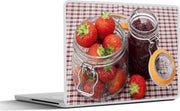 Laptop sticker - 10.1 inch - Aardbeien en jam in een weckpot